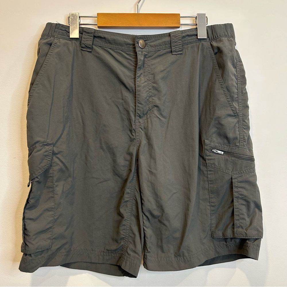 Columbia Omni-Shade Men's Cargo Shorts Hiking Zip Pocket Dark Gray 10”
